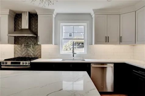 212 Street Louis Avenue Woonsocket RI 02895