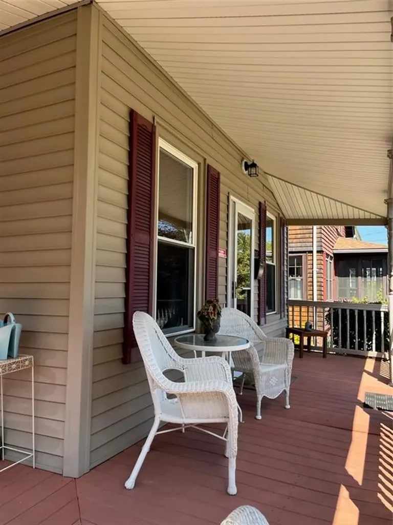 1333 Narragansett Boulevard Cranston RI 02905