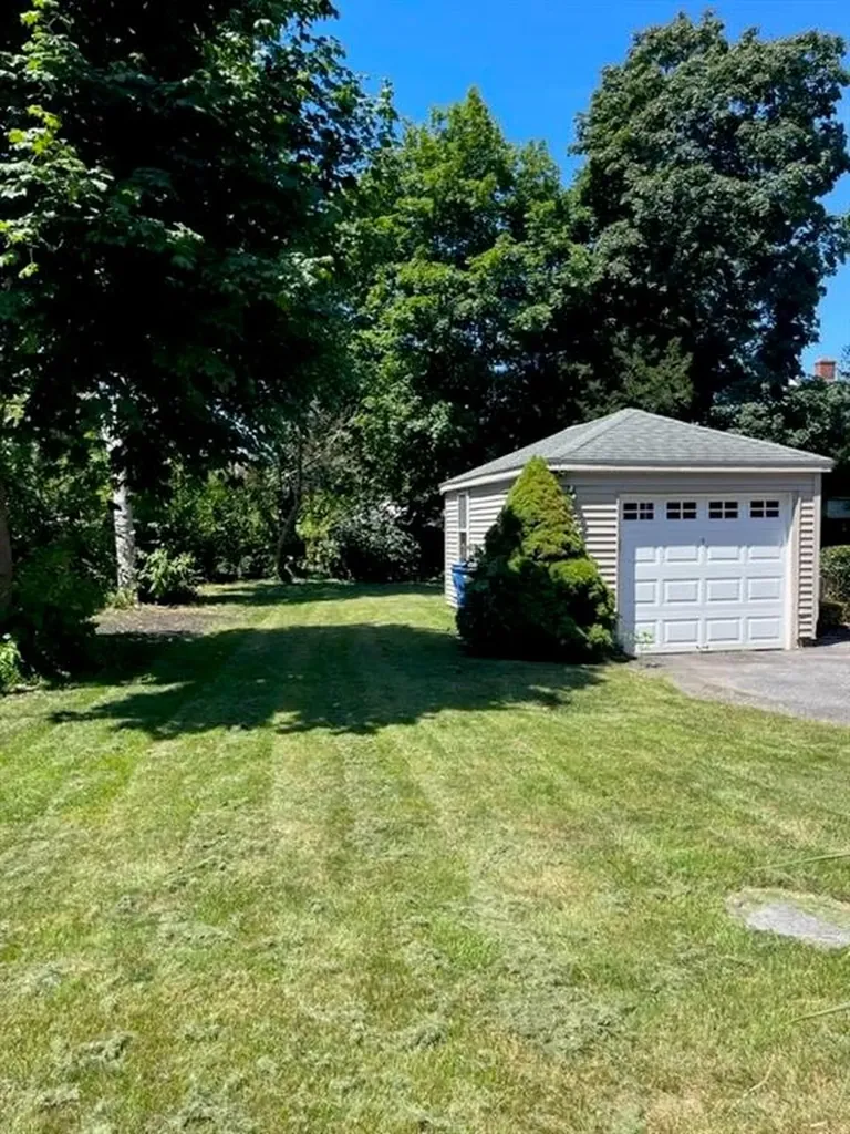 1333 Narragansett Boulevard Cranston RI 02905