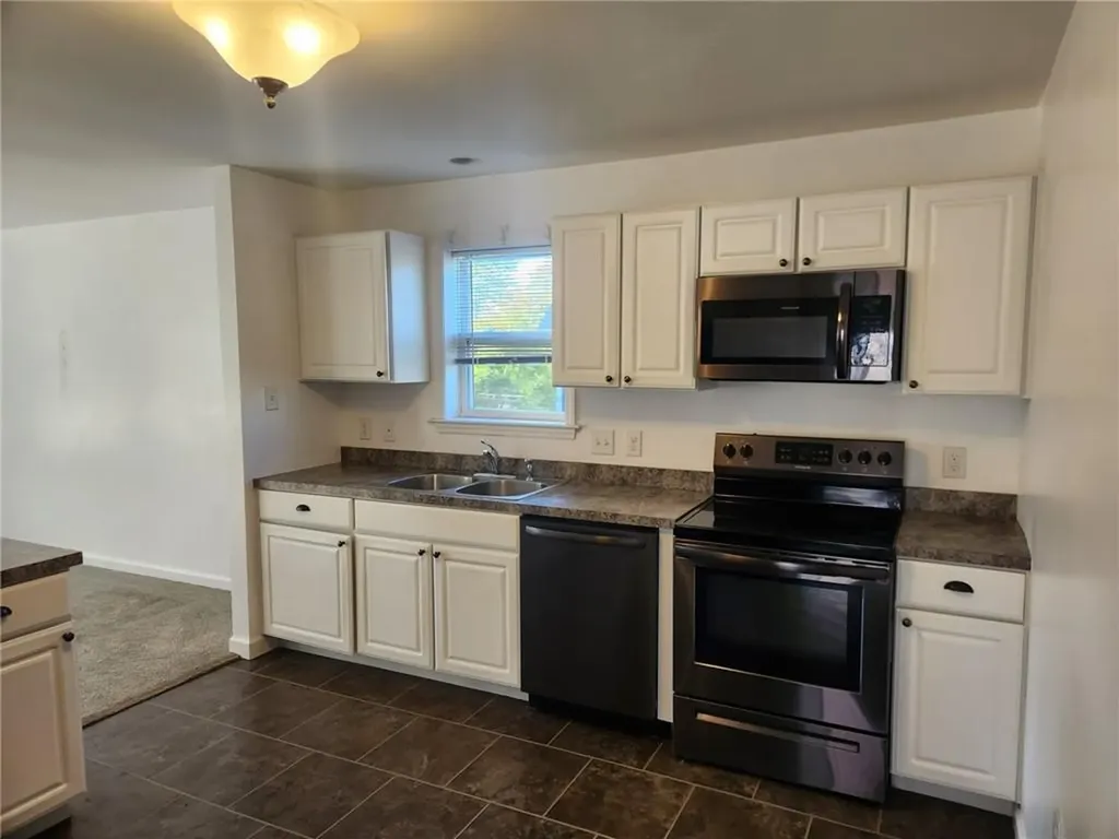 81 Bayview Avenue Bristol RI 02809