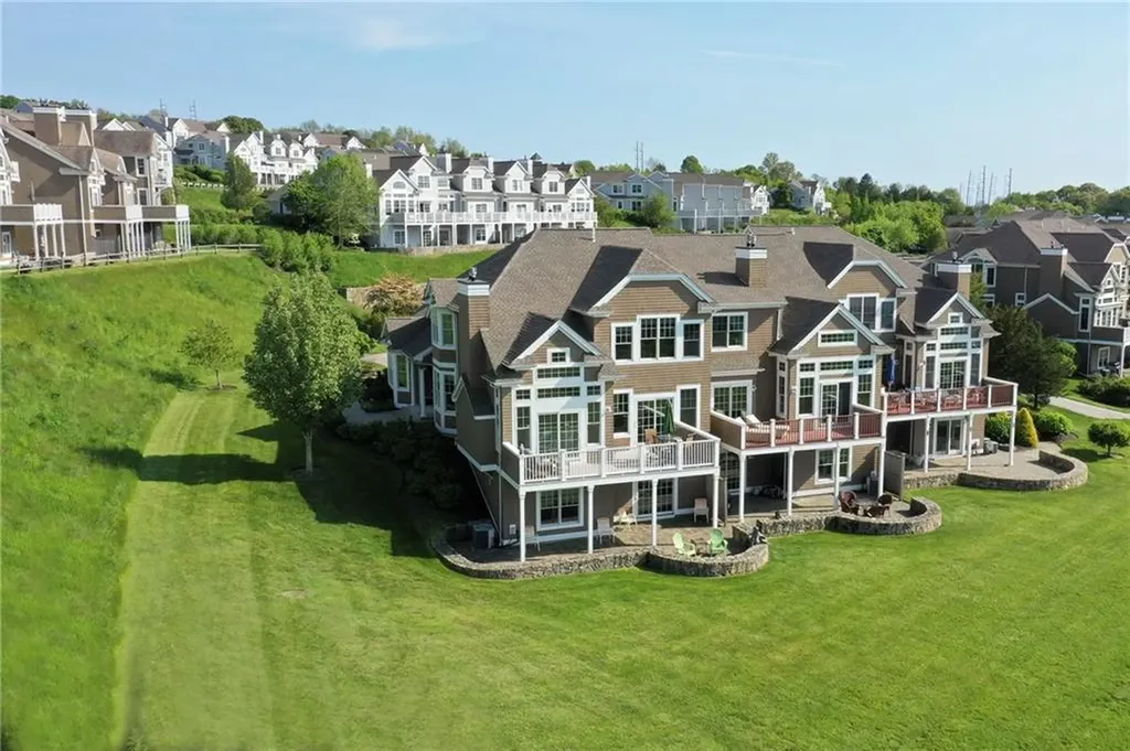 87 Waters Edge Tiverton RI 02878