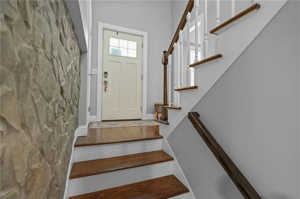 181 Highland Avenue Warwick RI 02886