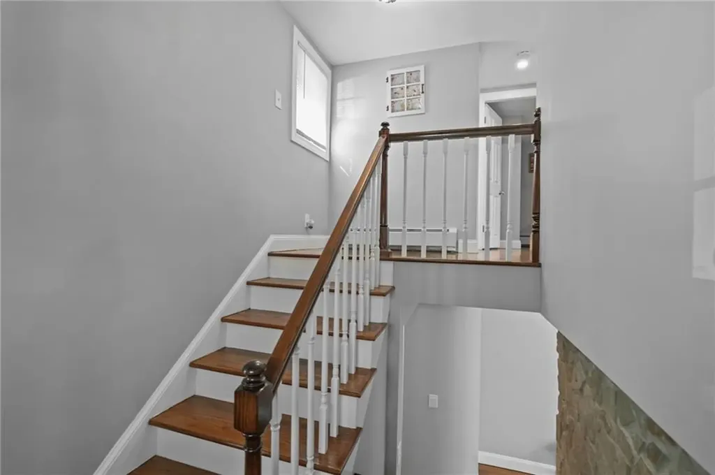 181 Highland Avenue Warwick RI 02886