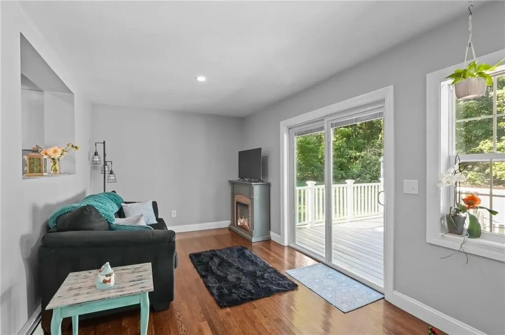 181 Highland Avenue Warwick RI 02886