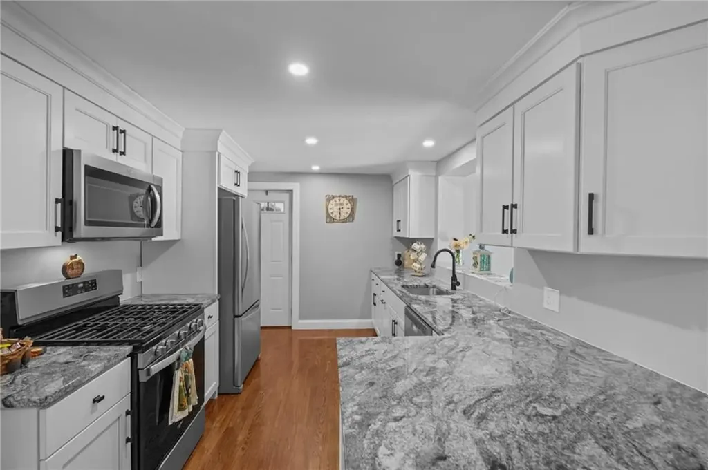 181 Highland Avenue Warwick RI 02886