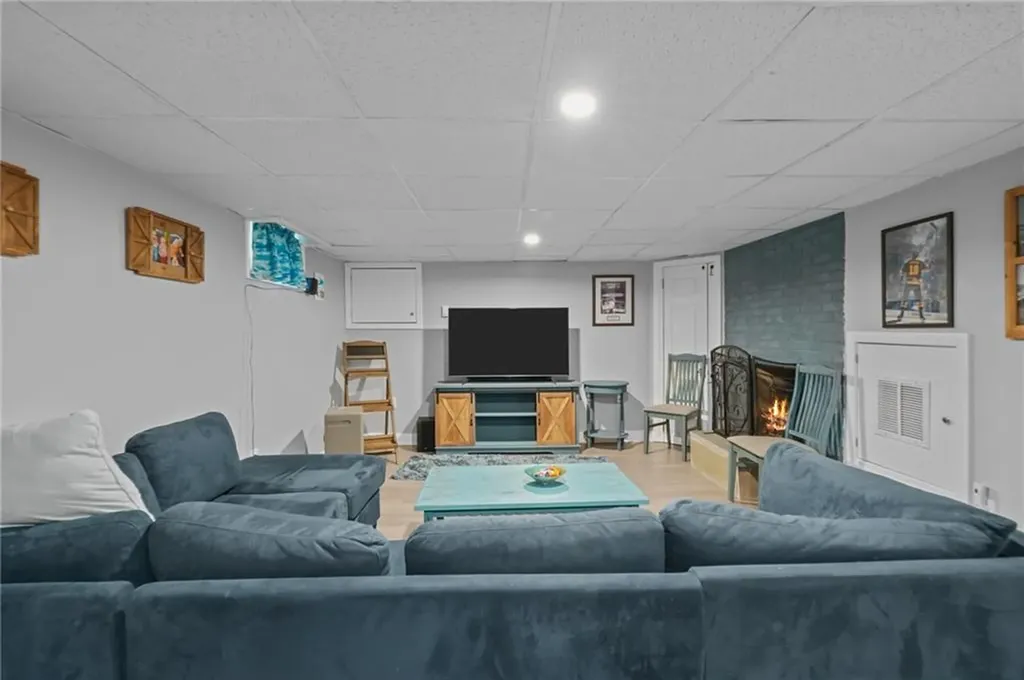 181 Highland Avenue Warwick RI 02886