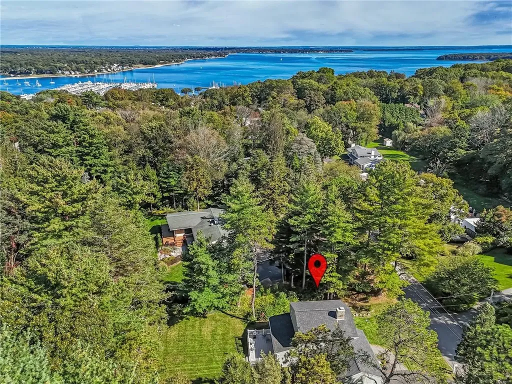 181 Highland Avenue Warwick RI 02886