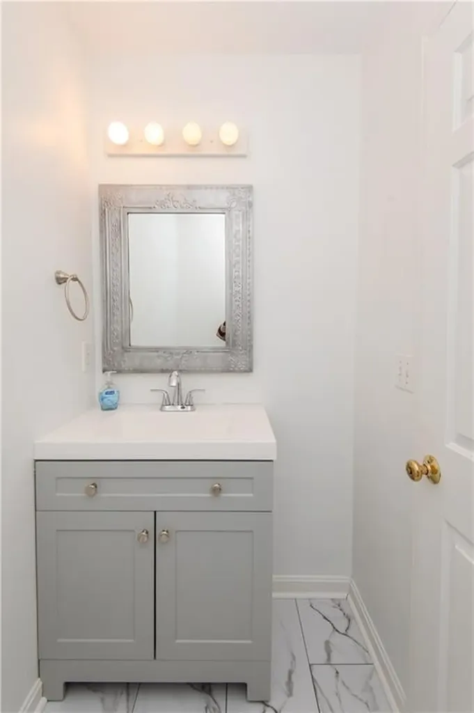 27 Fenner Avenue Newport RI 02840