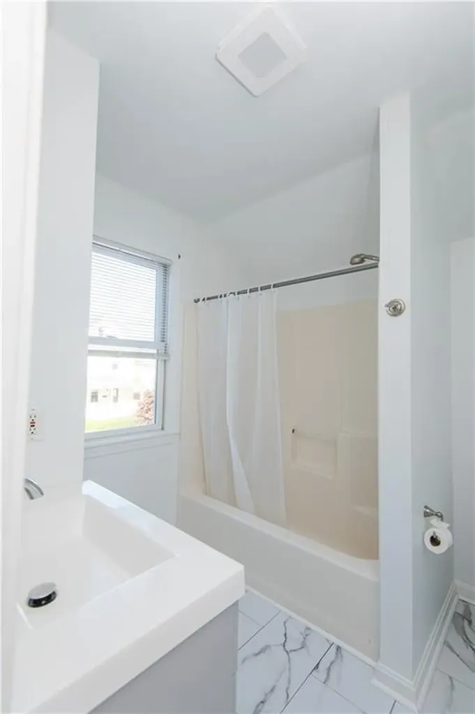 27 Fenner Avenue Newport RI 02840