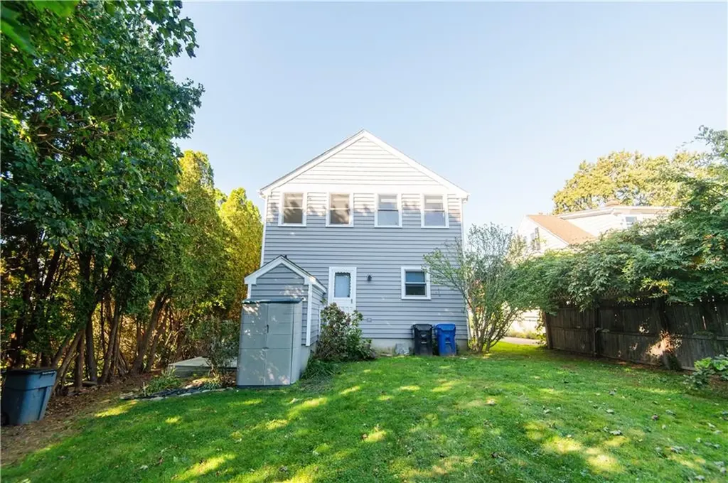 27 Fenner Avenue Newport RI 02840