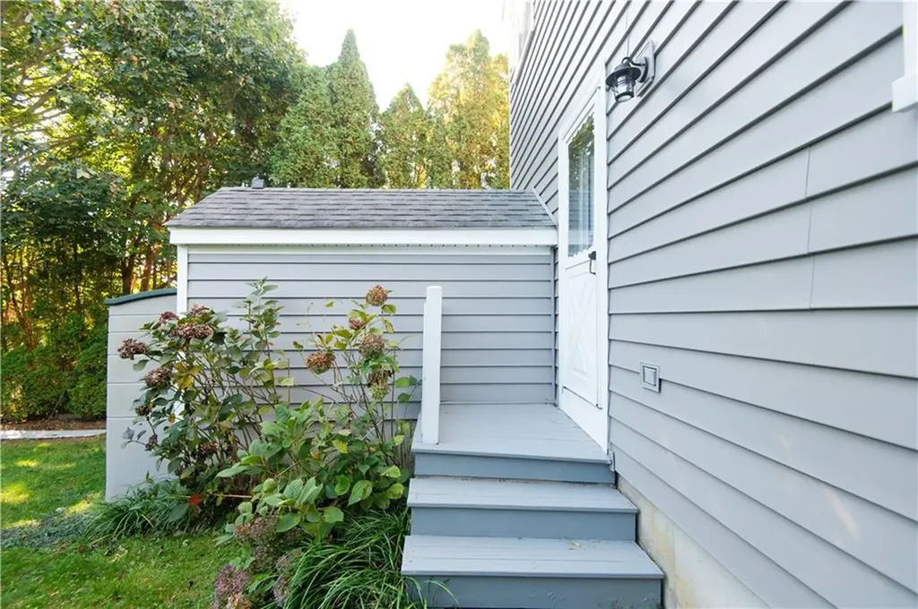 27 Fenner Avenue Newport RI 02840