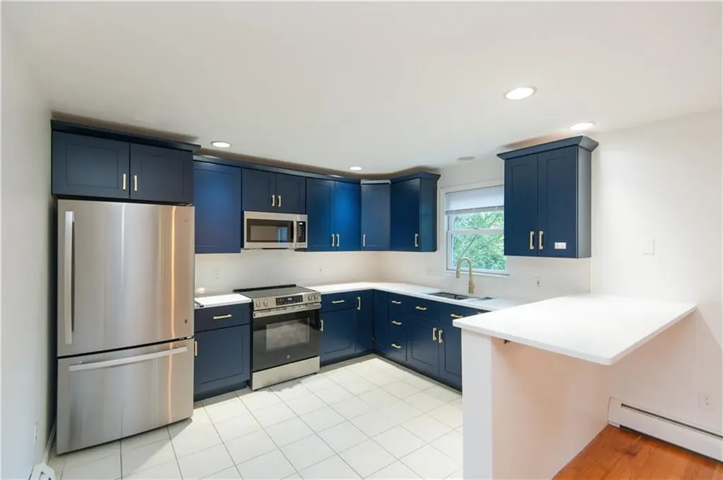 27 Fenner Avenue Newport RI 02840
