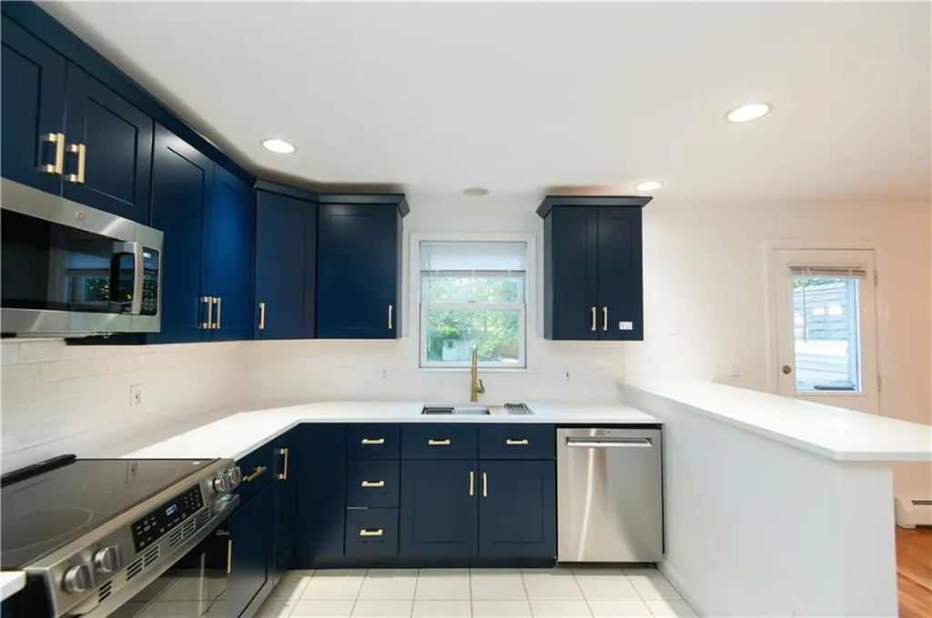 27 Fenner Avenue Newport RI 02840