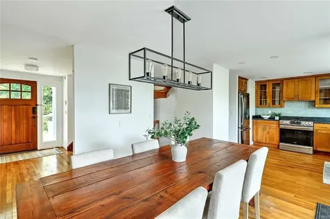 4 Buckingham Street Barrington RI 02806