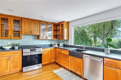 4 Buckingham Street Barrington RI 02806