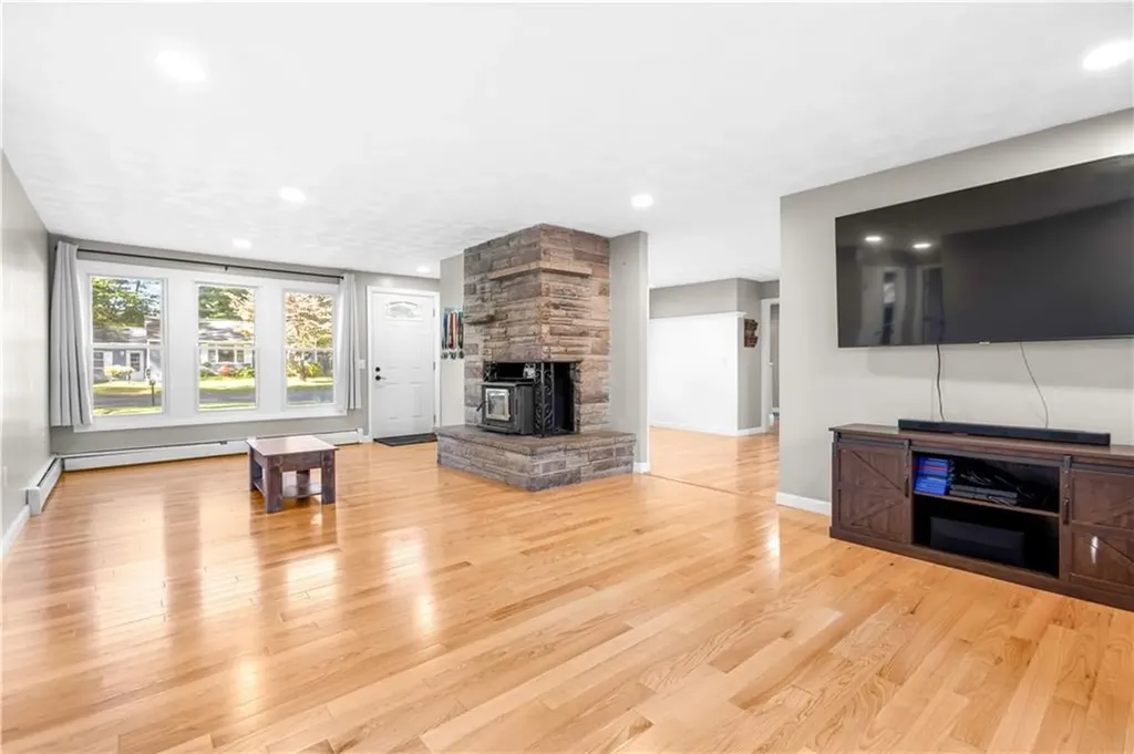 7 Circle Drive Coventry RI 02816