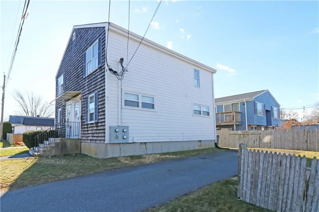 16 Race Street Middletown RI 02842