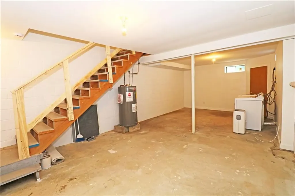 16 Race Street Middletown RI 02842