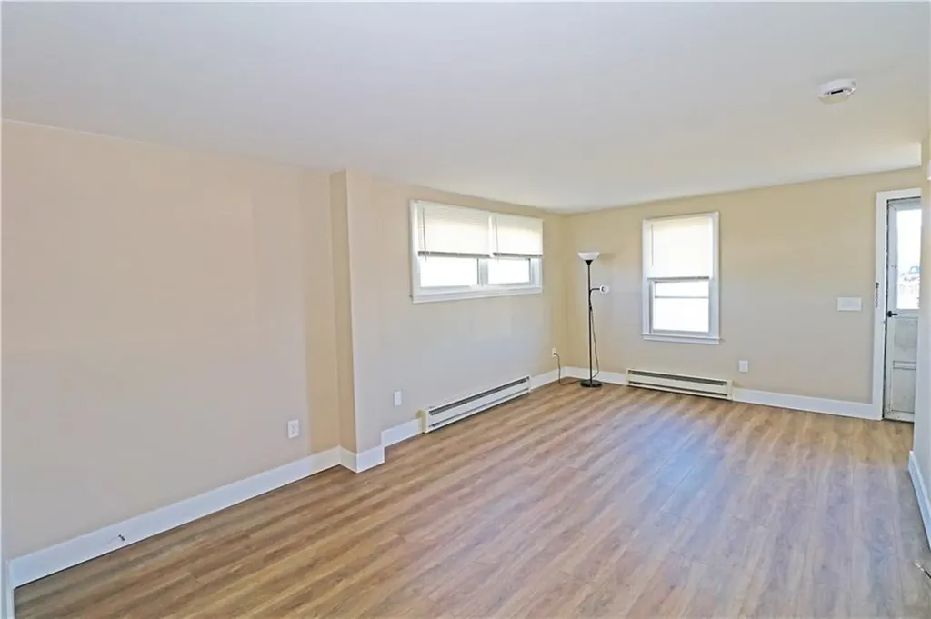 16 Race Street Middletown RI 02842