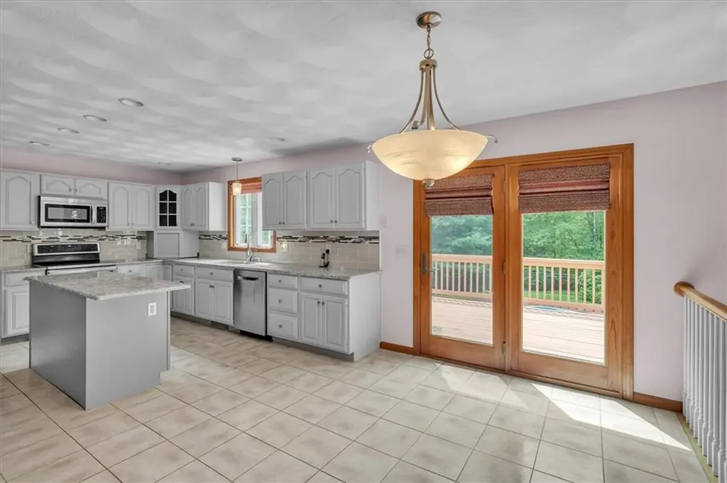 31 Estate Drive Exeter RI 02822