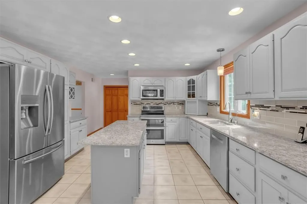 31 Estate Drive Exeter RI 02822