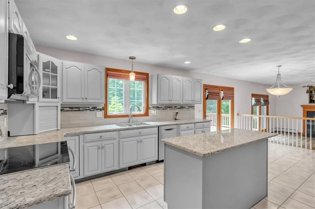 31 Estate Drive Exeter RI 02822