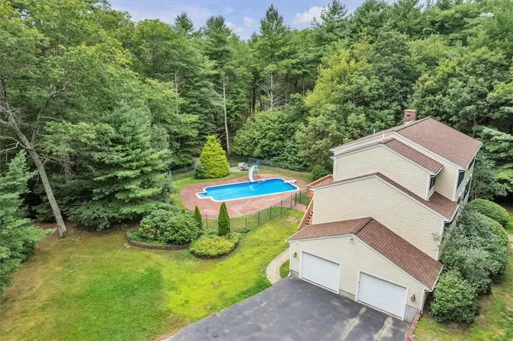 31 Estate Drive Exeter RI 02822