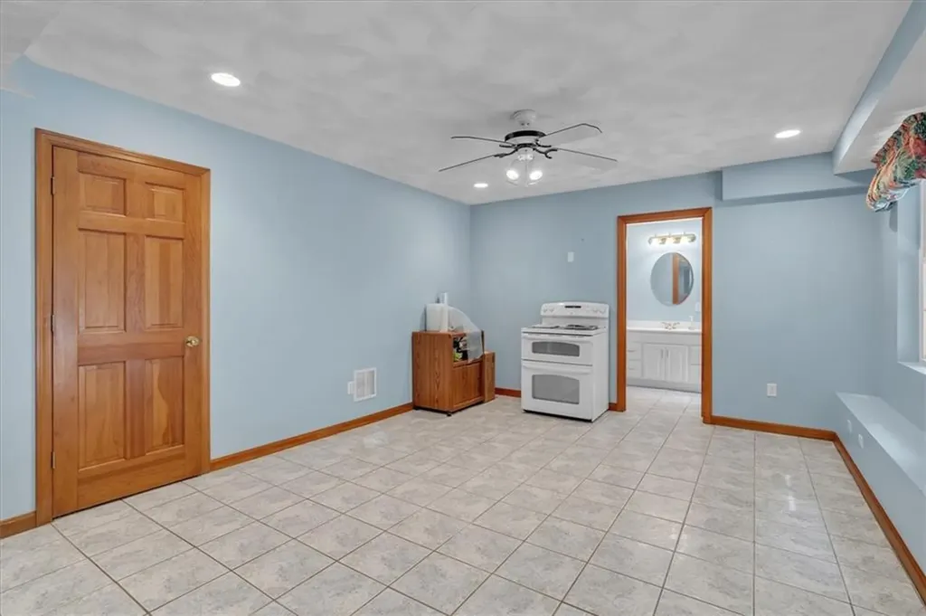 31 Estate Drive Exeter RI 02822