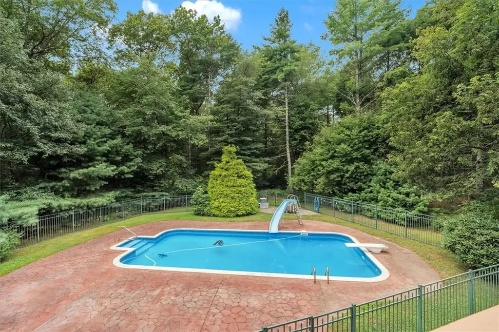 31 Estate Drive Exeter RI 02822