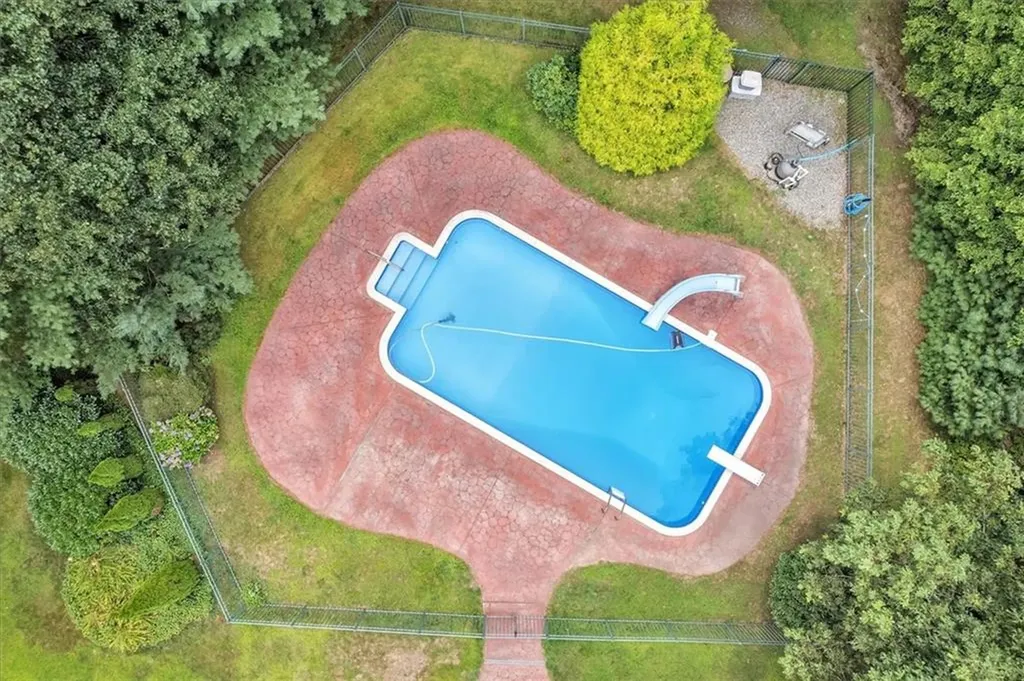 31 Estate Drive Exeter RI 02822