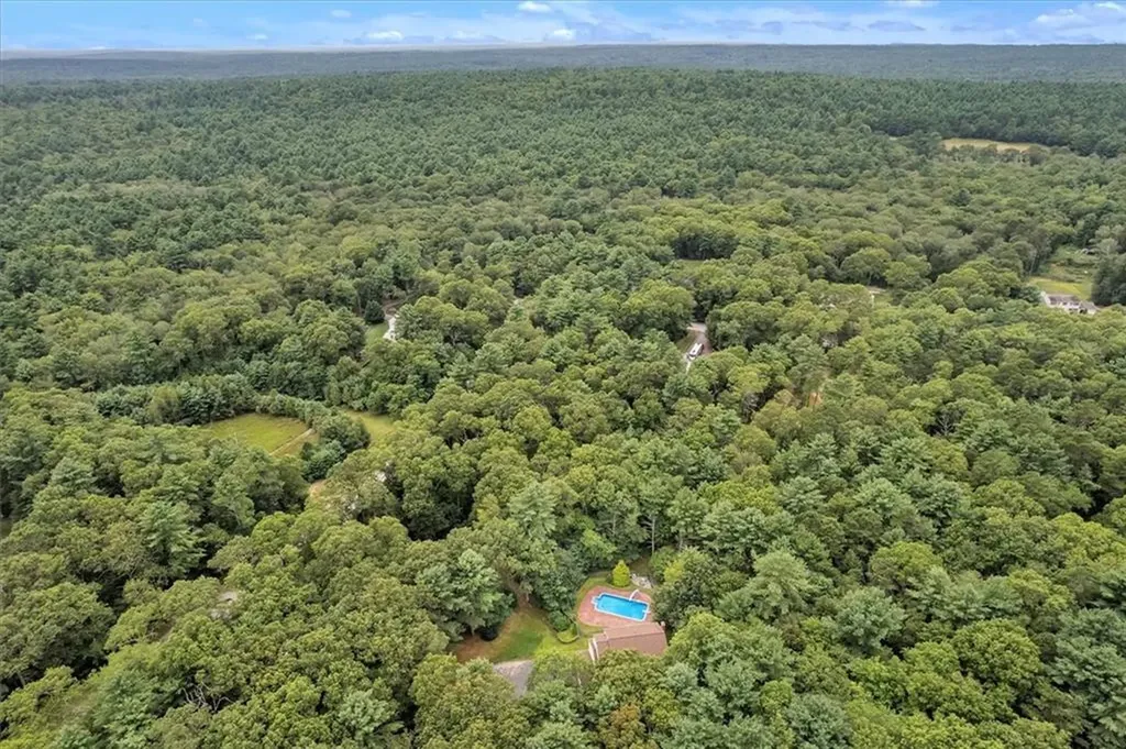 31 Estate Drive Exeter RI 02822