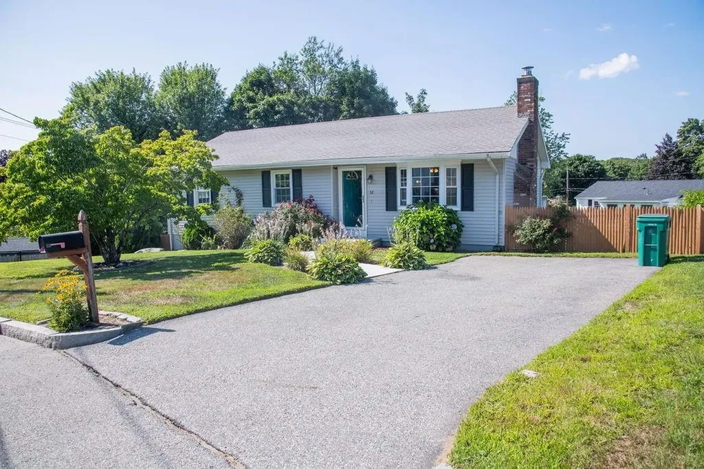 52 Carey Court Woonsocket RI 02895