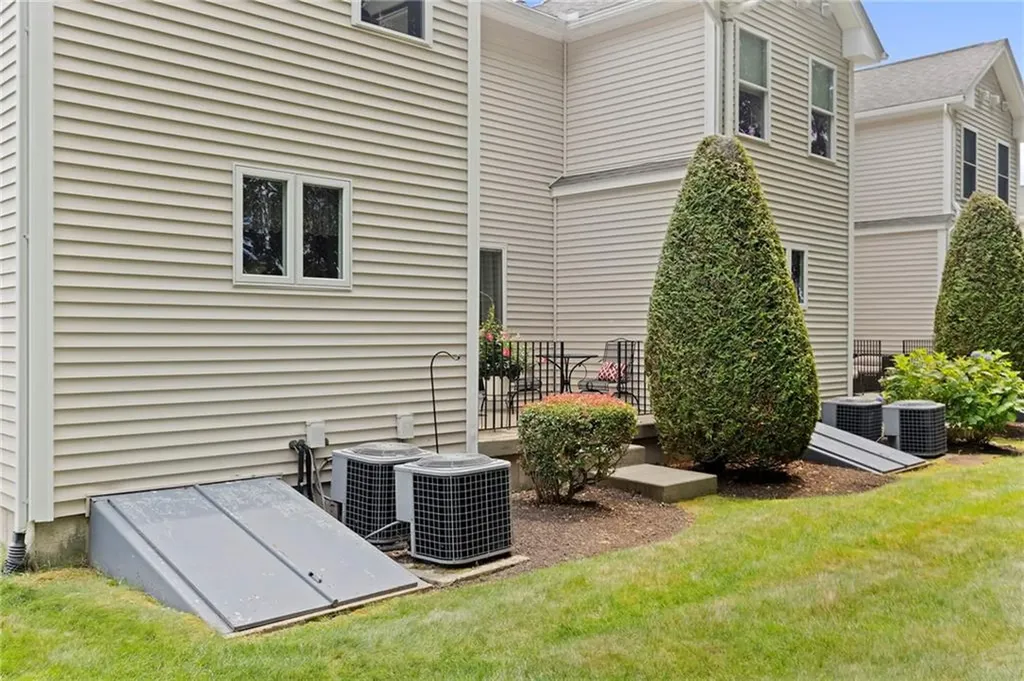 15 Silvercup Circle West Warwick RI 02893