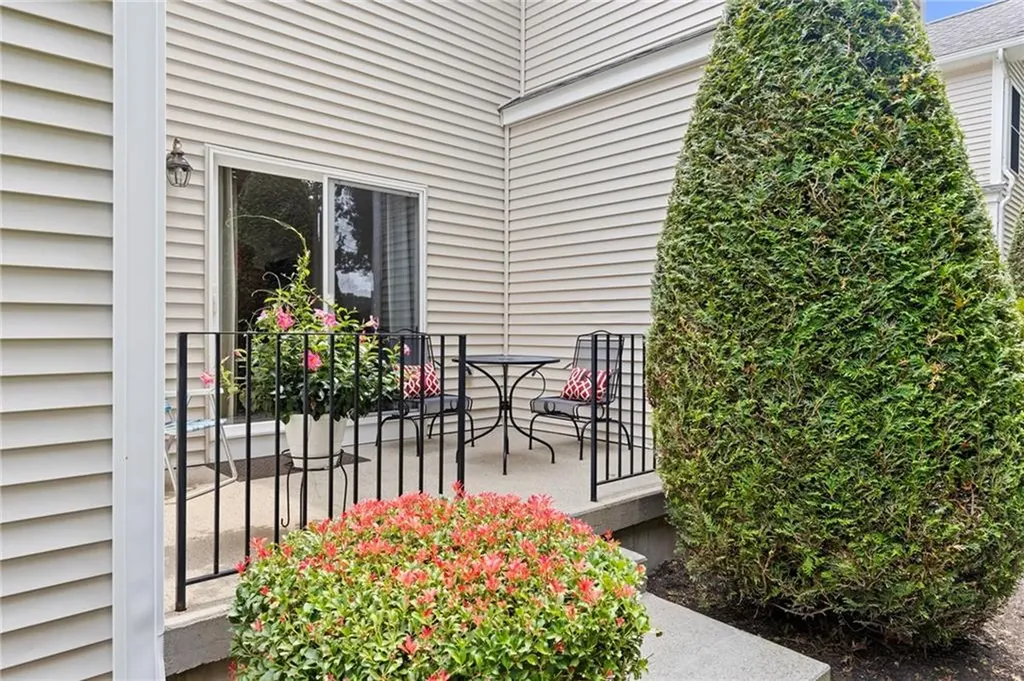 15 Silvercup Circle West Warwick RI 02893