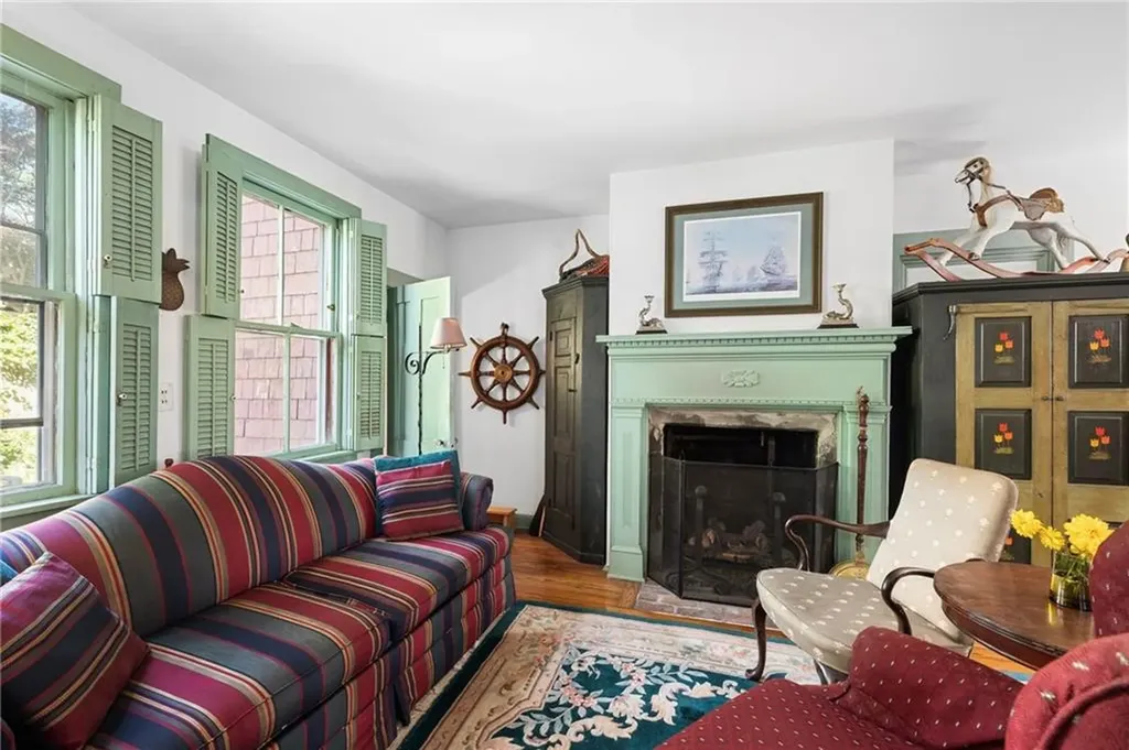 23 Willow Street Newport RI 02840