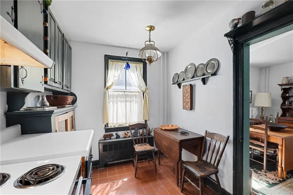 23 Willow Street Newport RI 02840