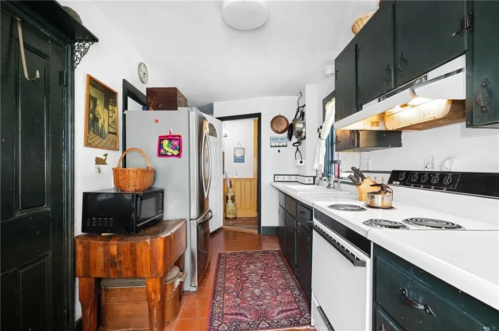 23 Willow Street Newport RI 02840