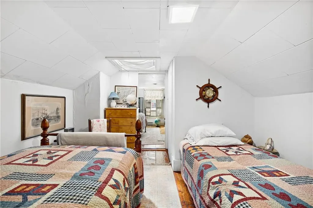 23 Willow Street Newport RI 02840