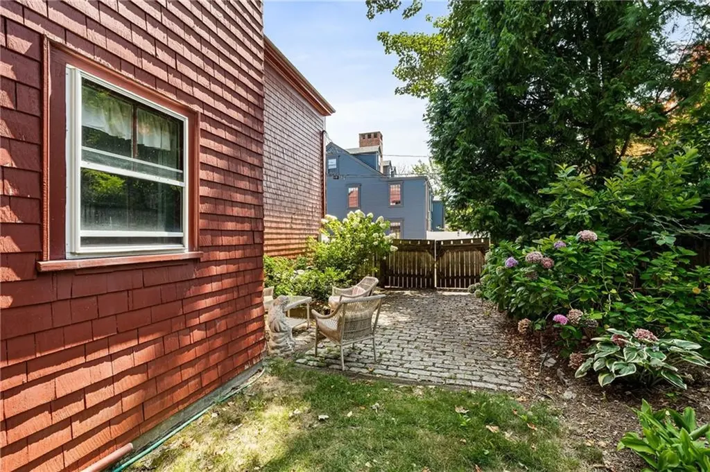 23 Willow Street Newport RI 02840