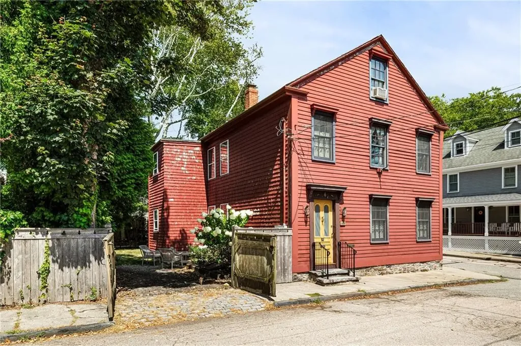 23 Willow Street Newport RI 02840