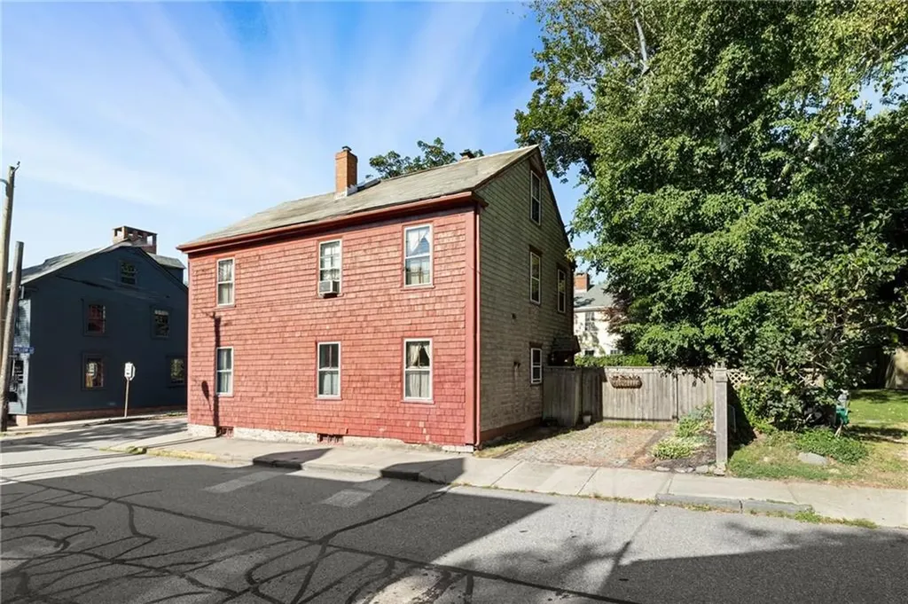 23 Willow Street Newport RI 02840