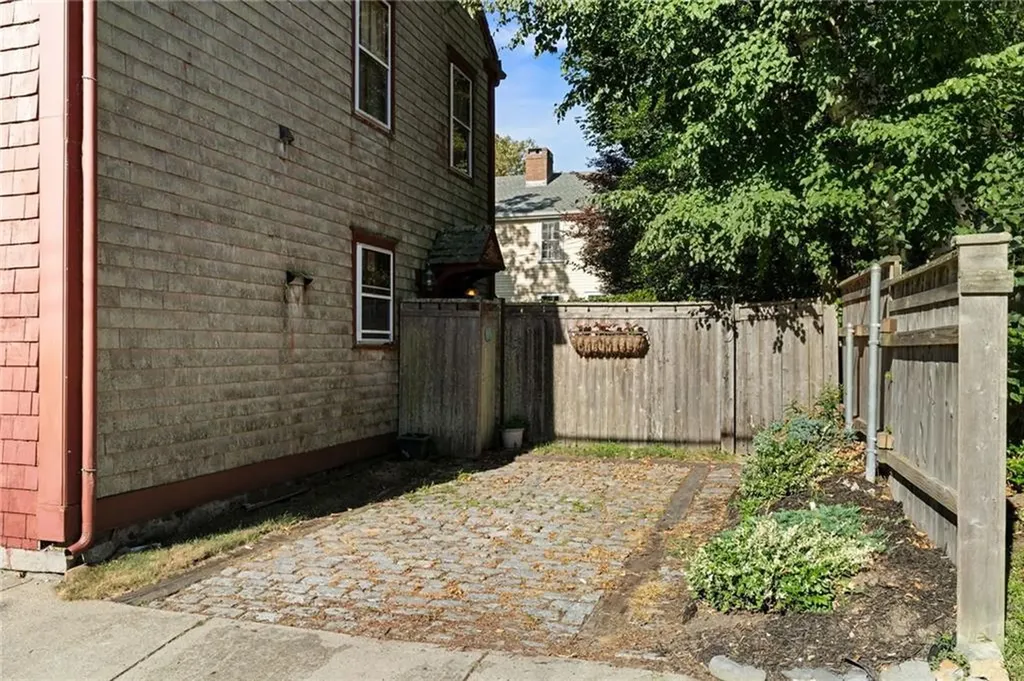 23 Willow Street Newport RI 02840