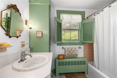 23 Willow Street Newport RI 02840