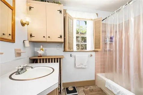 23 Willow Street Newport RI 02840