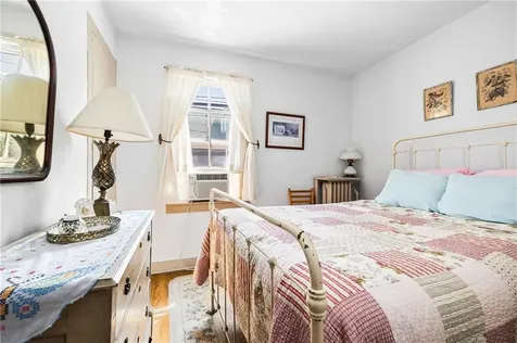 23 Willow Street Newport RI 02840