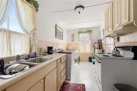 23 Willow Street Newport RI 02840