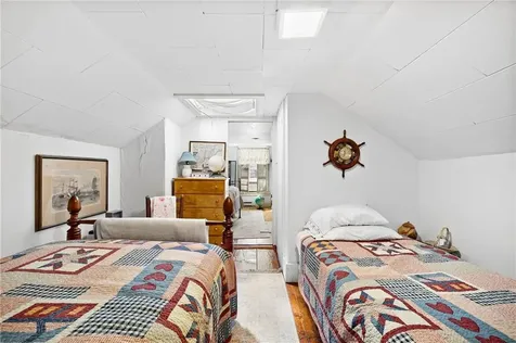 23 Willow Street Newport RI 02840