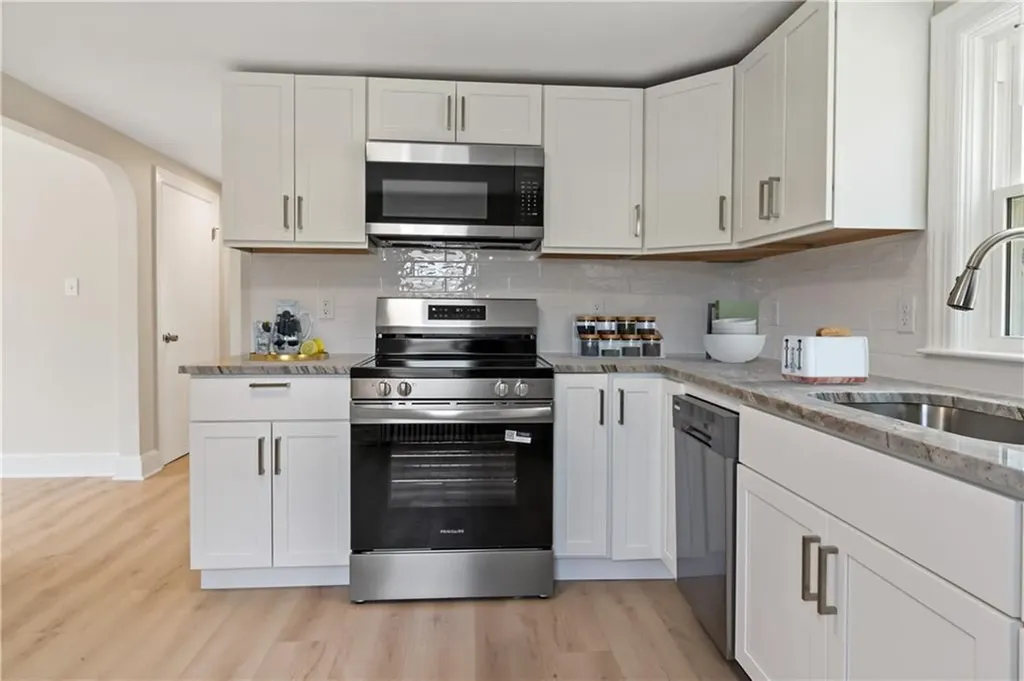 89 Bethel Street Warwick RI 02889