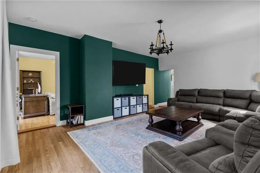 93 East Main Road Portsmouth RI 02871