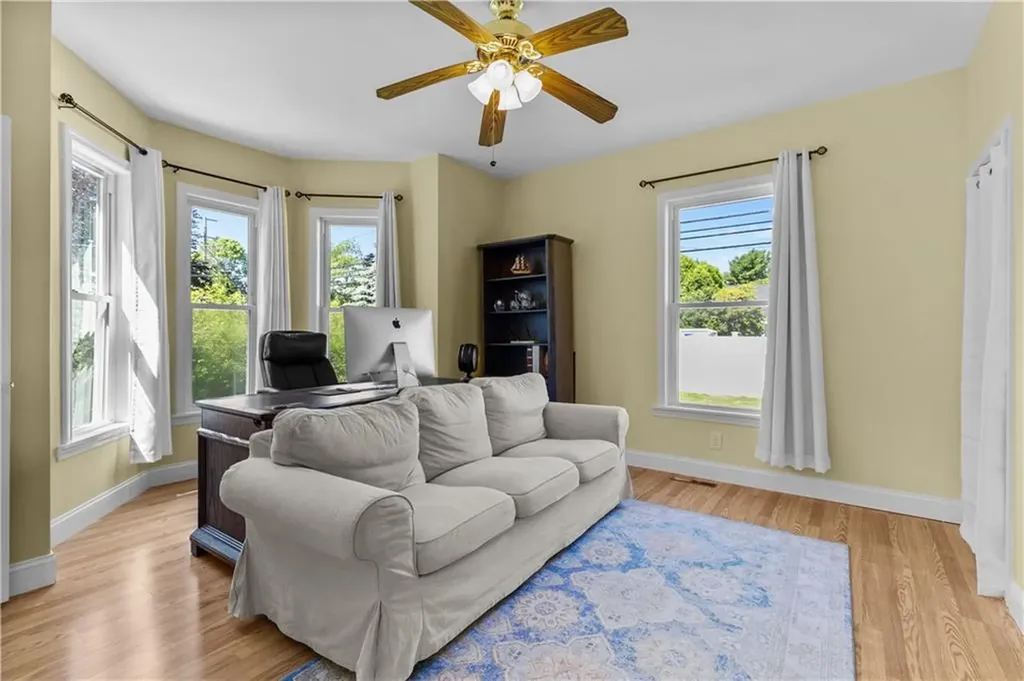 93 East Main Road Portsmouth RI 02871